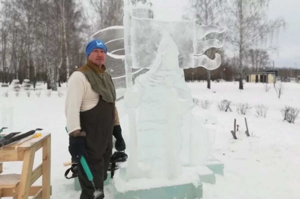    Погода не помешала мастерам укротить лёд, хотя при сборке композиций пришлось попотеть.
