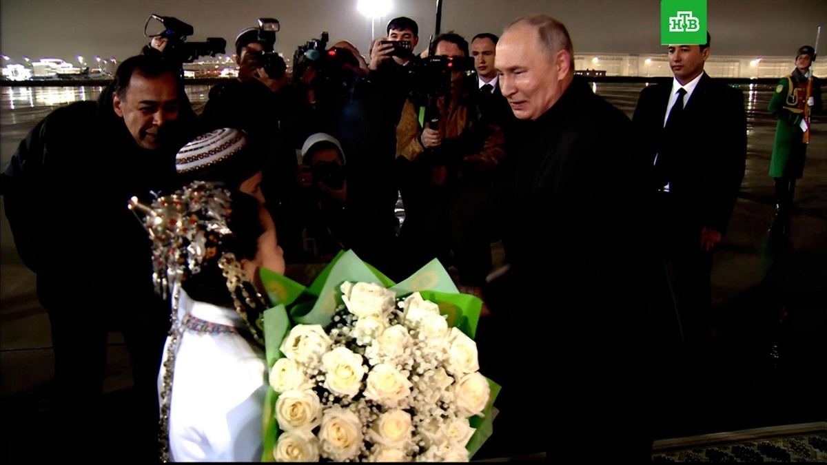    Владимир Путин прибыл в Туркмению