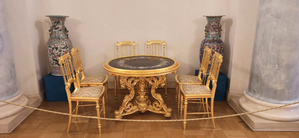 Большая ротонда. "Золотой" гарнитур