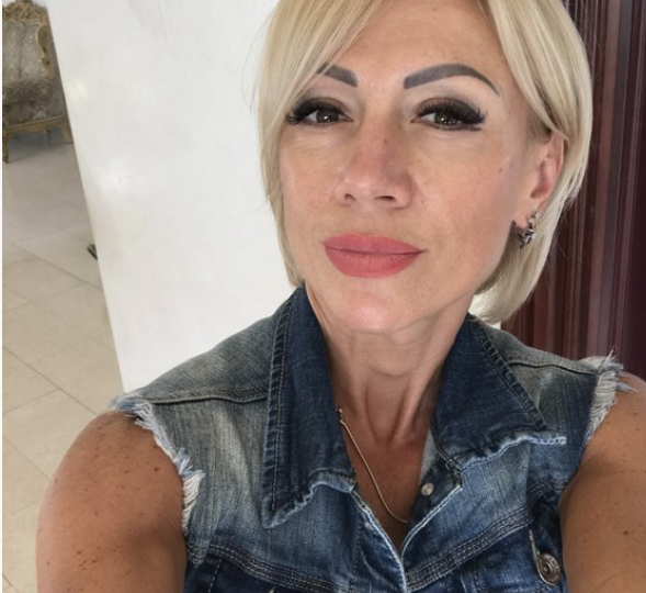 7 месяцев назад закрутила роман с коллегой на 12 лет младше. Думала, что муж ничего не знает, пока не пришло уведомление с "Госуслуг"