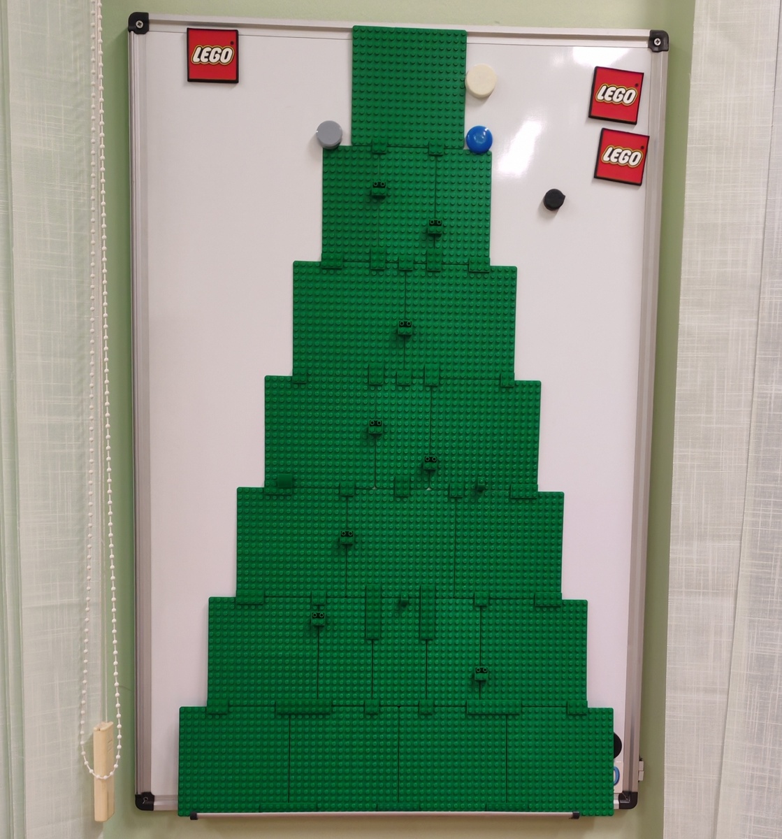 Ёлка из пластин lego