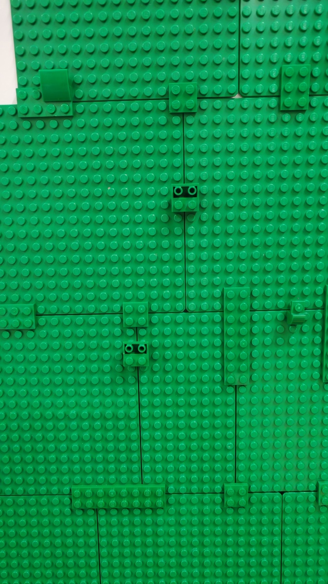 Наряжаем ёлку из лего