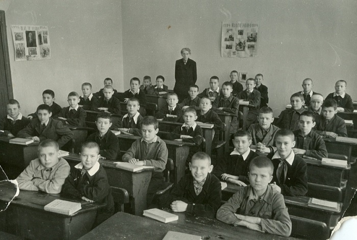 Фото советской школы в начале 1940-х в Ленинграде