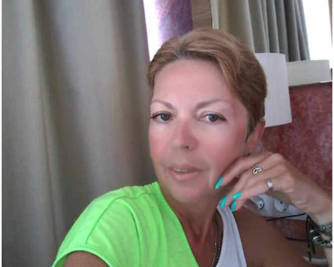 "Забежишь вечером починить розетку, а то я сама боюсь?". Вызвался помочь 44-летней коллеге - даже не предполагая, как об этом пожалею