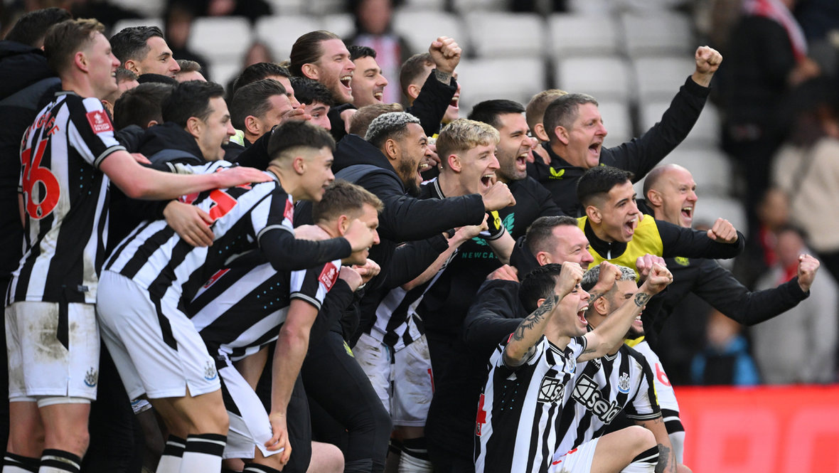    Командное фото игроков «Ньюкасла» после разгрома «Сандерленда» (3:0) в матче Кубка Англии 6 января 2024 года. Getty Images