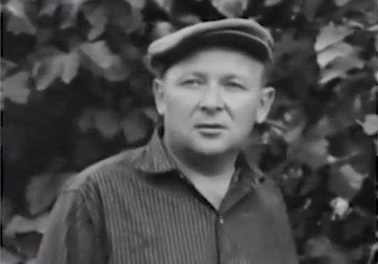   Кадр из передачи «Тайны нашей эстрады»: почему Константин Ваншенкин отказывался от «воды» в своей песне. Телеканал «Москва Доверие», 2022 г.