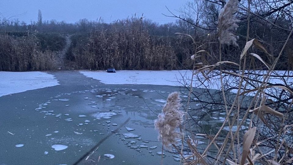 В Ростовской области двое школьников провалились под лёд