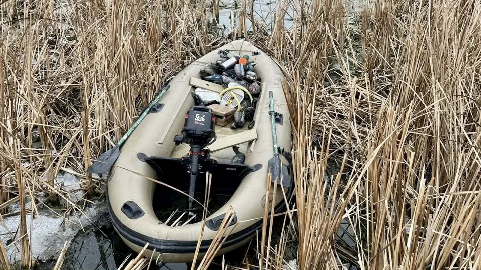 Лодка в камыше: А её владельца пришлось поискать