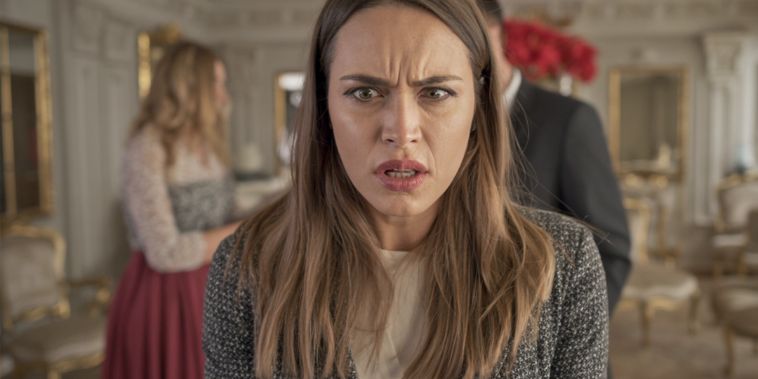 Десять лет спим на разных концах дивана, потому что свекровь заняла нашу спальню