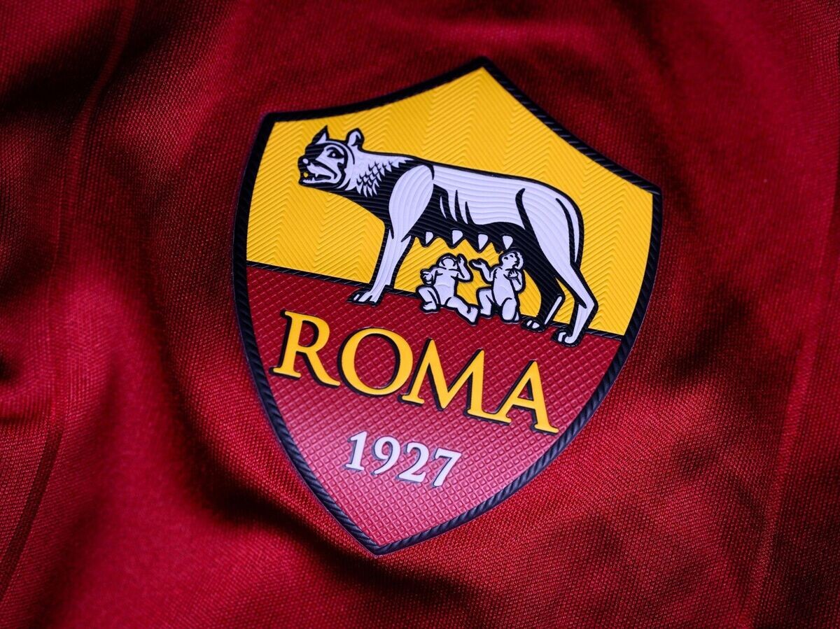    Эмблема итальянской "Ромы" | © ВК-аккаунт Лиги чемпионов УЕФА