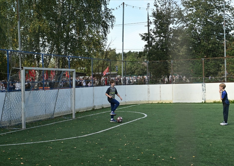    Сейчас играть в футбол можно по сути только летом. Евгения ГУСЕВА