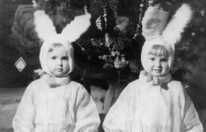 Сёстры Зайцевы в детстве.