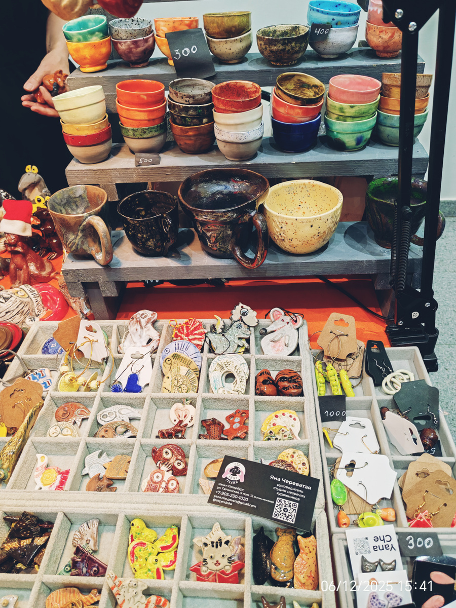 Краски любви и оптимизма от студии незрячих керамистов «Вижу руками», г. Санкт-Петербург.