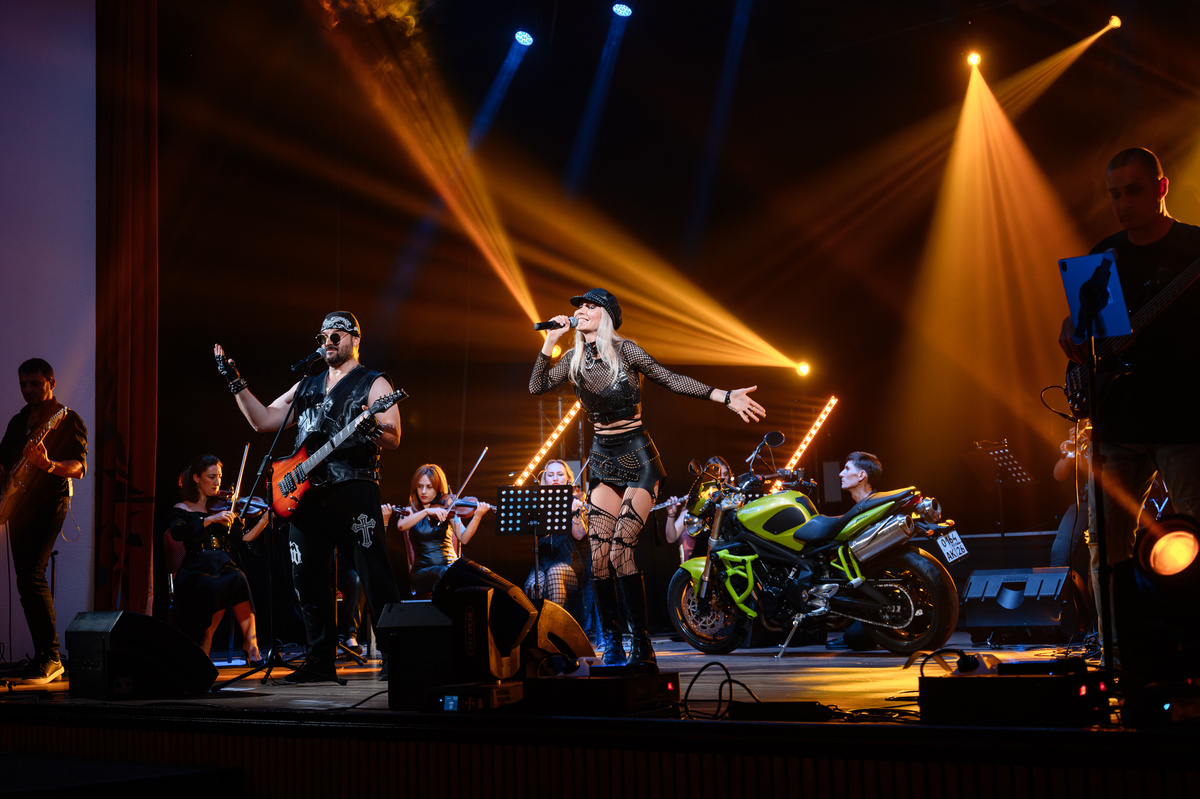 Певица Akvatoriya & ACO-Avatar Cinematic Orchestra