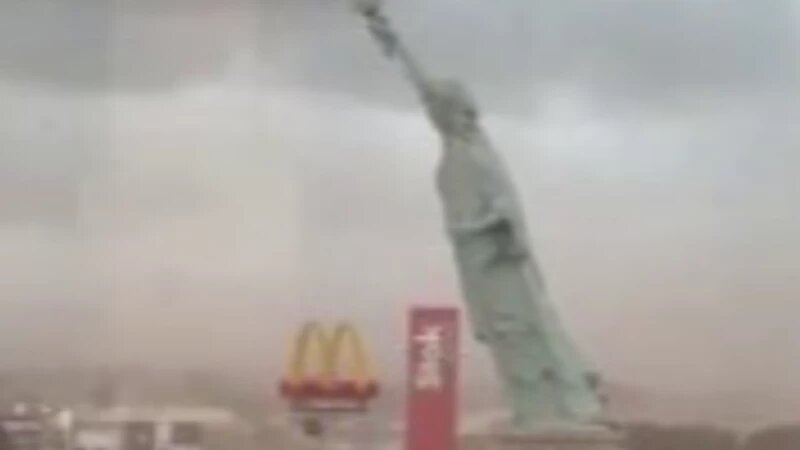     Бразильская статуя Свободы рухнула из-за сильного ветра. Скриншот видео