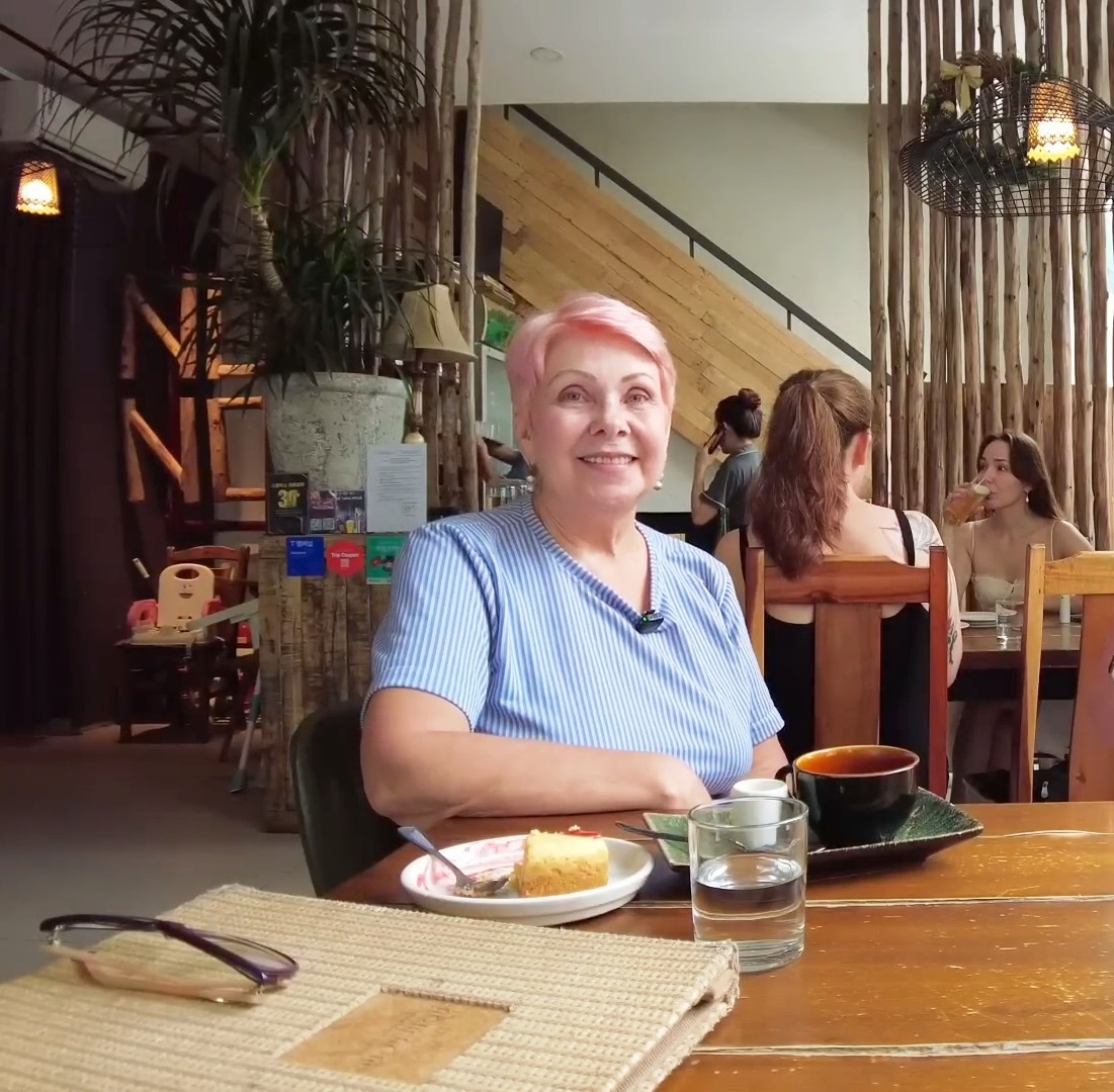 В кафе в Нячанге. Вьетнам.