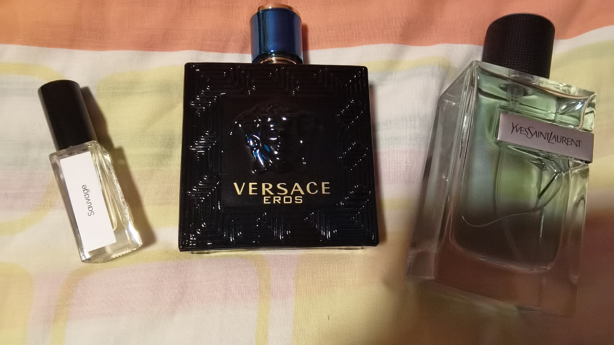 Естественно 😐 всё в этой жизни познаётся в сравнении и многие так называемые продавцы 🤷 порой ценник ставят заоблочный , как я недавно обнаружил на ИНТЕРНЕТ 🌐 МАГАЗИНАХ, а именно VERSACE аж за 168.000рублей 🤣 и многие скажут и будут правы , что это вообще не первая необходимость 🤔 и , где 🔍 гарантия , что НЕ ПОДДЕЛКА 🤷? ДА И НЕ КАЖДЫЙ УГАДАЕТ 😂 ЗАПАХ 👃 ОРИГИНАЛА ... лишь избранные 😂