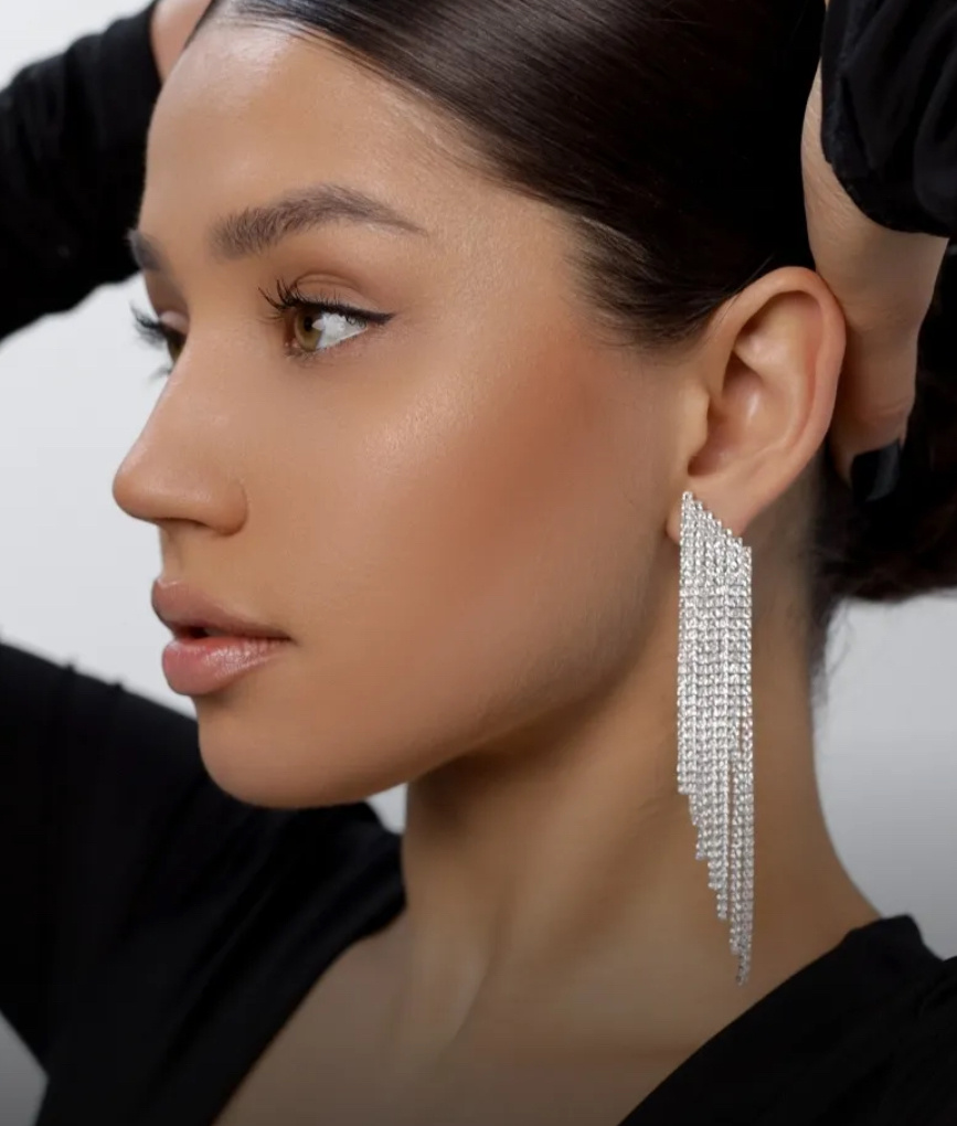 Серьги шторки со стразами асимметричные