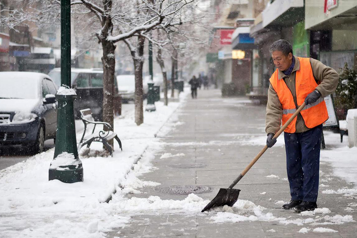 Допустимая доля мигрантов в строительстве и других секторах будет снижена.  Фото: Изображение сгенерировано с помощью ИИ / Светлана Возмилова