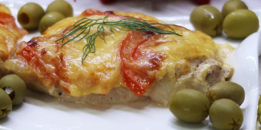 Мясо по-французски из свинины с помидорами и сыром в духовке