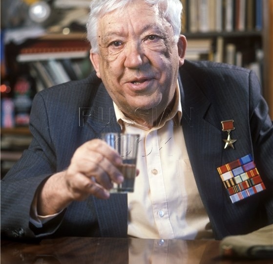 ЮРИЙ НИКУЛИН