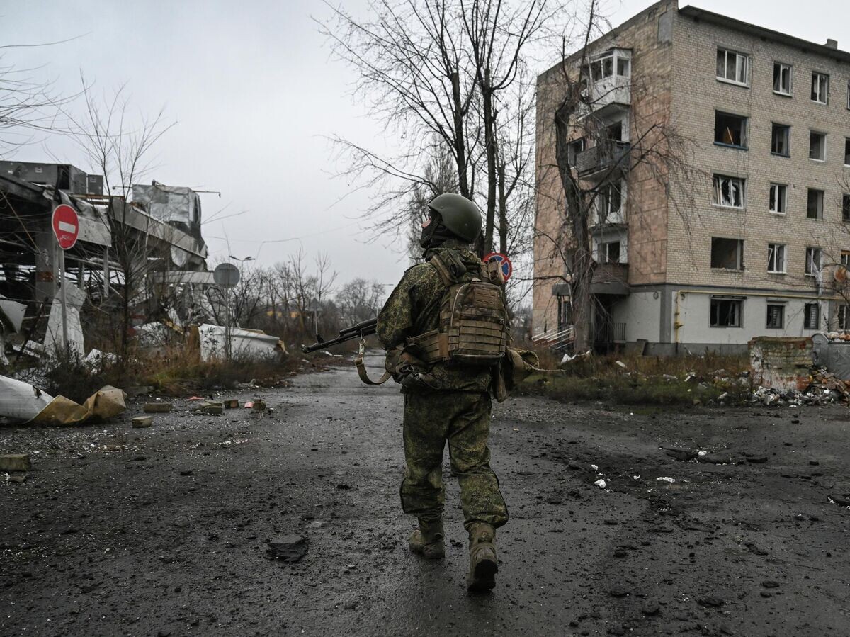    Военнослужащий группировки войск "Центр" в Красноармейске в ДНР | © РИА Новости / Станислав Красильников