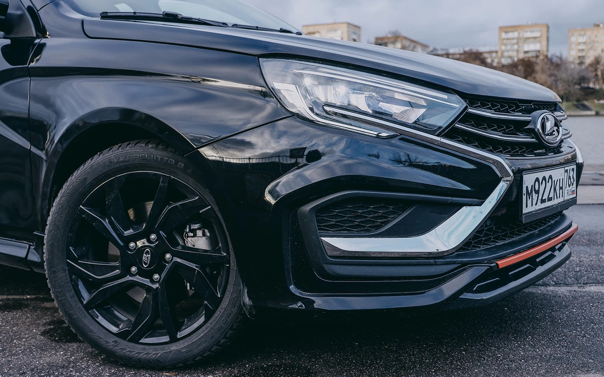 Агрессивный дизайн передней части Lada Vesta Sportline