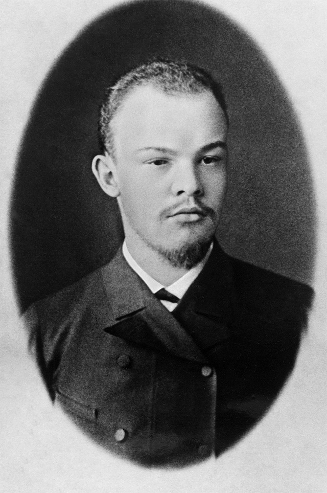 Владимир Ильич Ленин примерно за 130 лет до участия в съёмках сегодняшнего клипа.