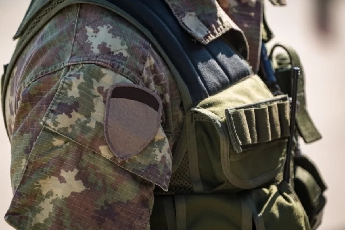    Чиновники наперебой рассказывают, что в стране военное положение.