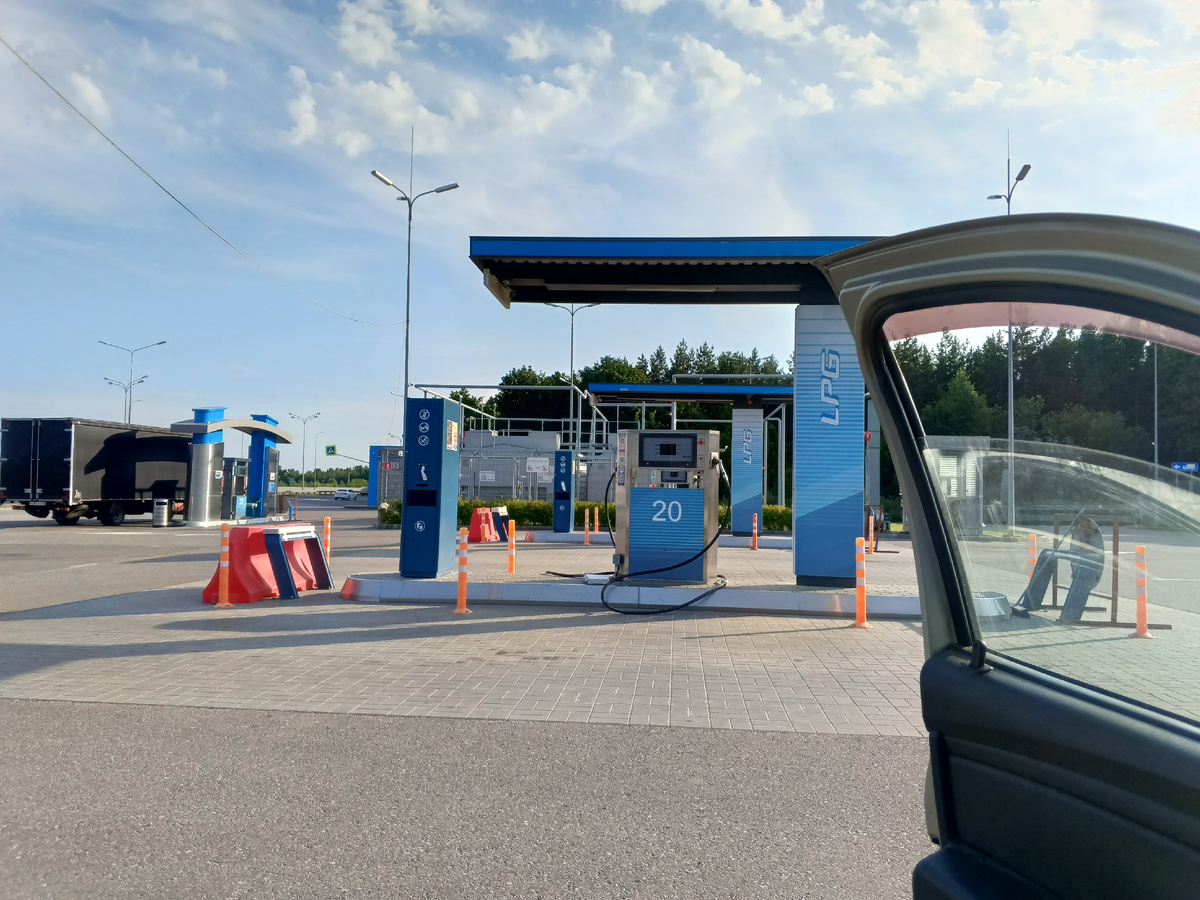 На заправке где-то под Казанью