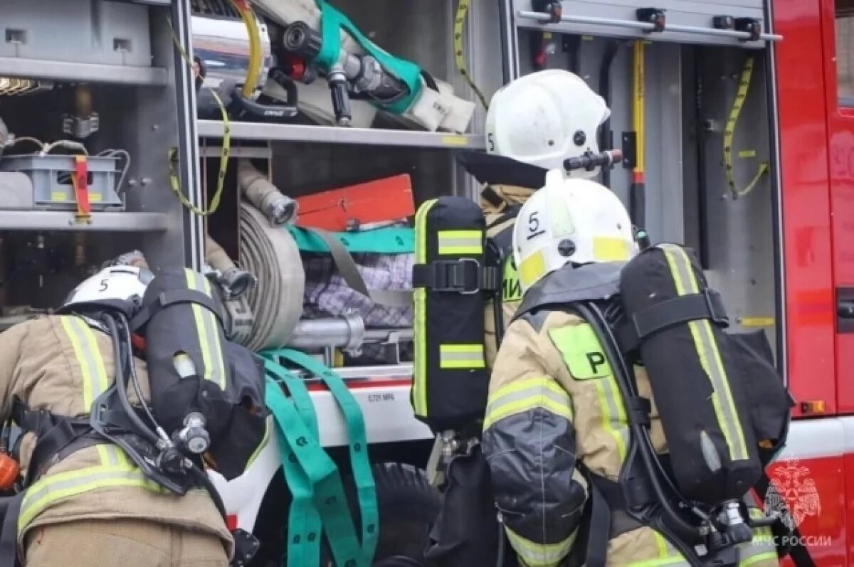    В Ижевске эвакуировали 50 человек с пожара в производственном цехе