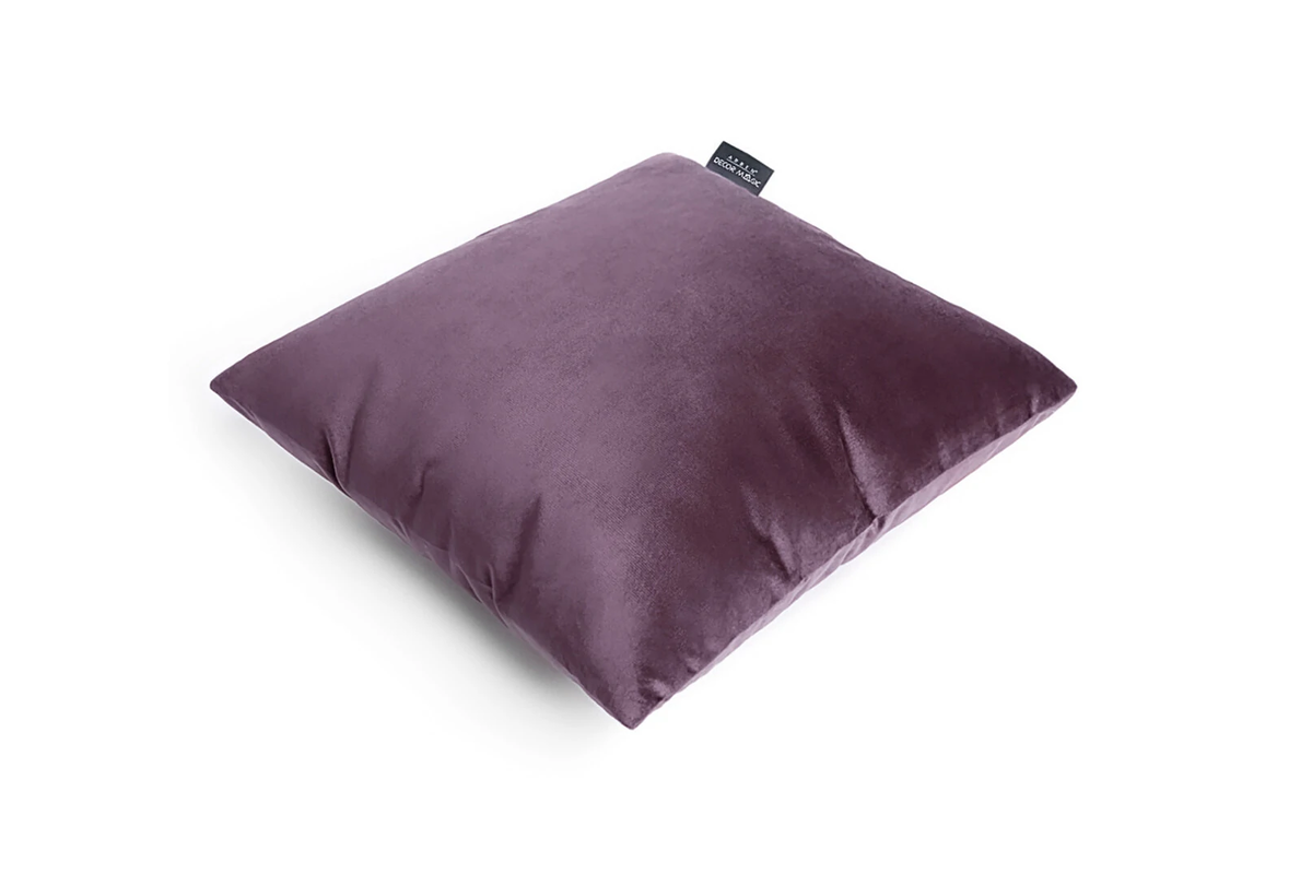 Много подушек не потребуется, но две-три штуки на диване уже изменят облик гостиной. Код для поиска товара на сайте Home24 — 652572.