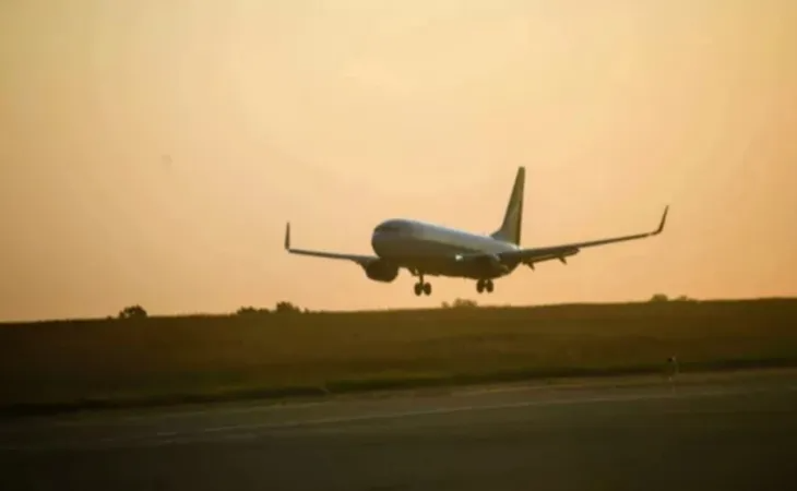 Взлетающий самолет. Фото: amic.ru