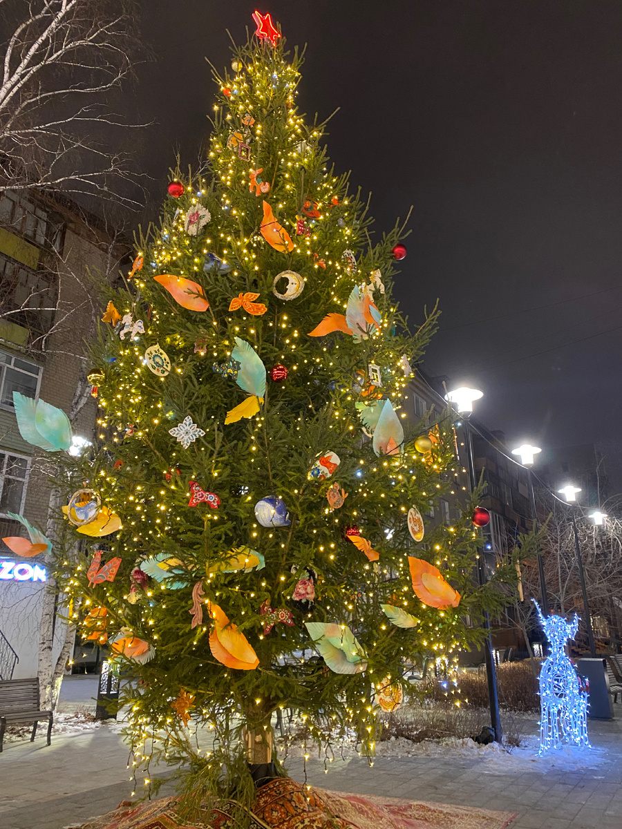 Каких героев сказки вы нашли на елке? 