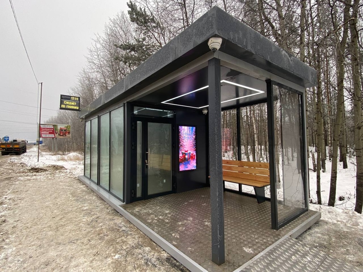    На въезде в Пыть-Ях установили новые остановочные комплексы