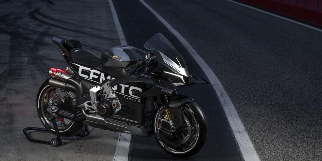 Китайский супербайк CFMoto V4 SR-RR