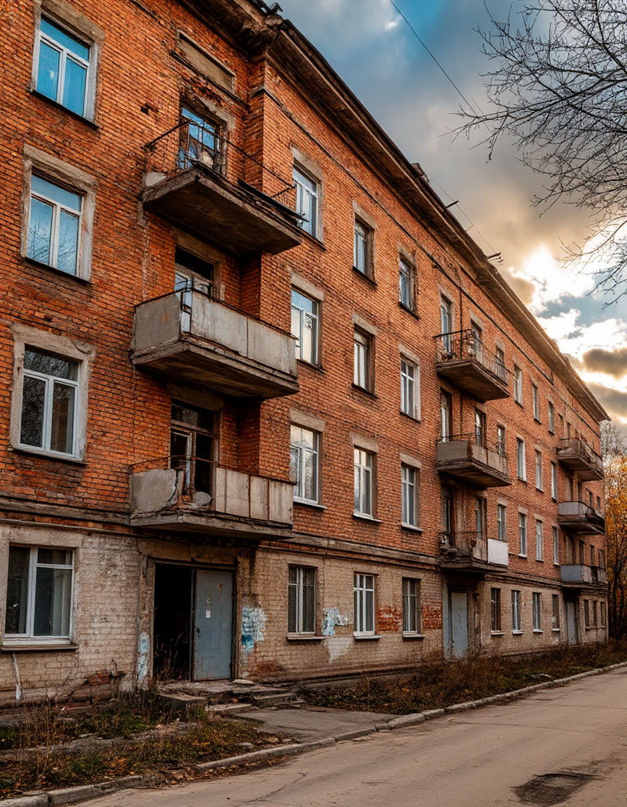 Старый дом под снос. Картинка создана ИИ