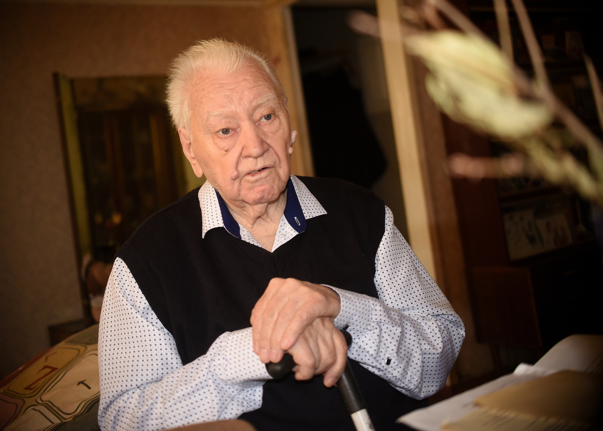 "Если вы говорите, что всё знаете и умеете, то вы пропащий человек! Ничего мы не знаем. Тот, кто ничем не интересуется, попросту жизнь проживает. Нужно двигаться дальше и работать над собой. Я постоянно пополнял свой исполнительский репертуар. Делал переложения. Например,  Моцарта или Чайковского. Стоило музыке мне понравиться, как я тут же хотел её "прибаянить".