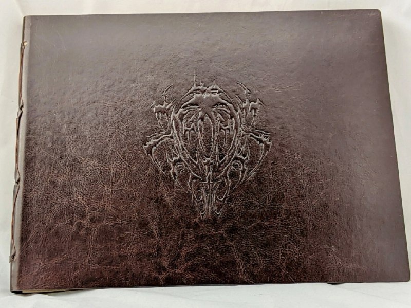 Реальная фотография Журнала Нарью в кожаном переплете. Фотография с объявления на Amazon