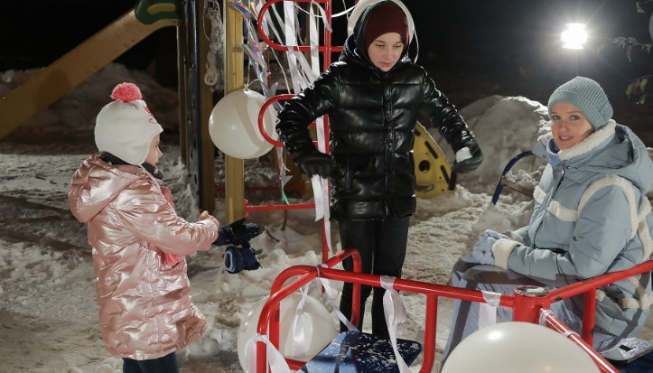 Сериал "Судьба на лестничной клетке" (2022)