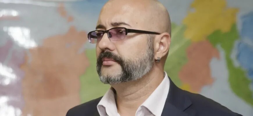    Тимур Шафир — российский журналист-международник, политолог, секретарь Союза журналистов России, руководитель международного отдела СЖР в интервью для Школы Журналистики имени Владимира Мезенцева рассказал, почему для Трампа не важна Нобелевская тема. Анна Суслова