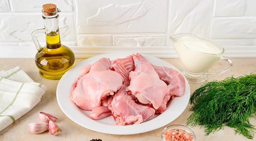   Маринад для кролика в духовке в сметане (Shutterstock/FOTODOM)