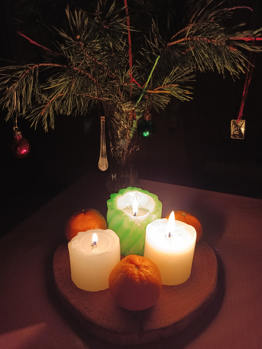 Чтоб не так тоскливо было сидеть в темноте 