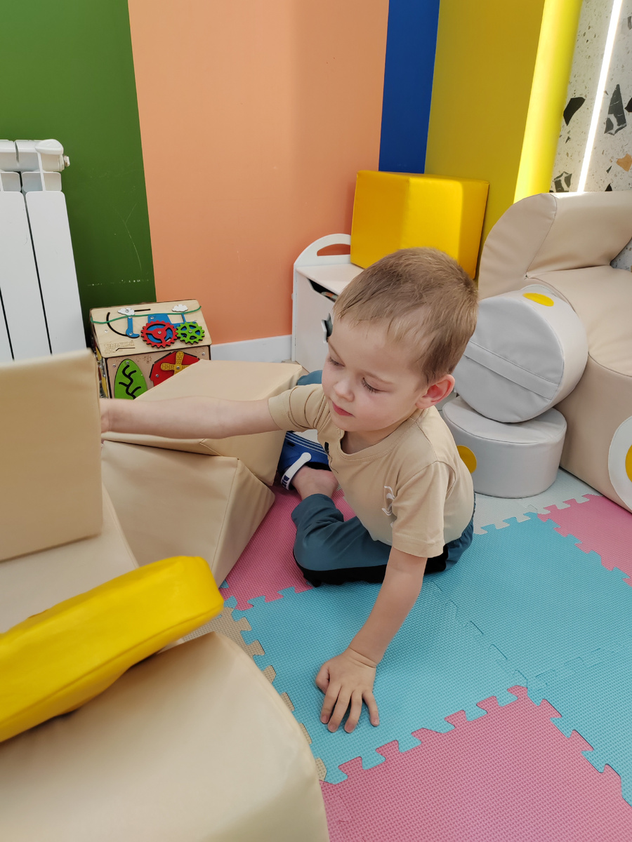 Это Паша ещё вчера, в бассейне