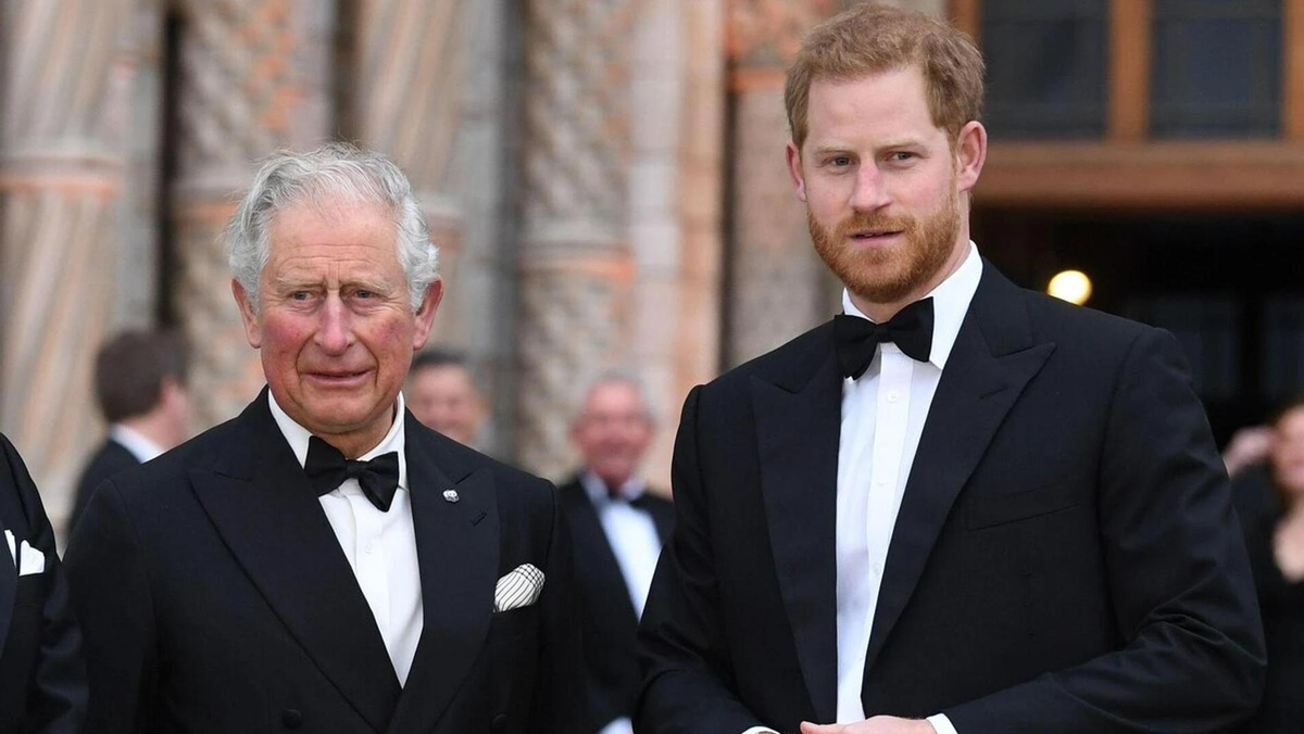   Карл III и принц Гарри. Фото: Getty Images