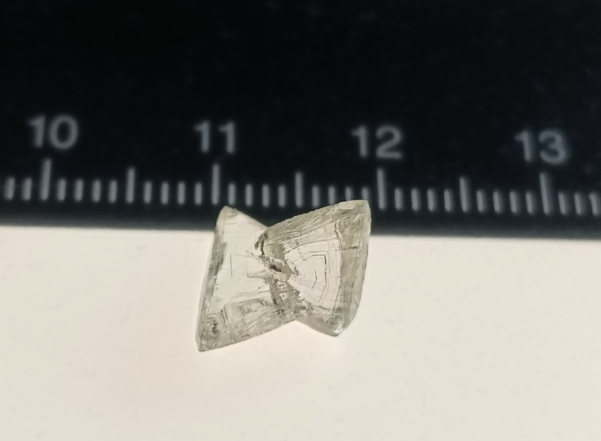    Так выглядит алмаз-бантик