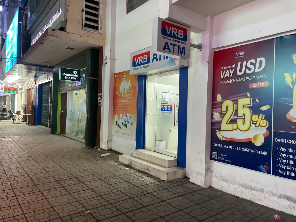 Банкомат возле рынка Чо Дам