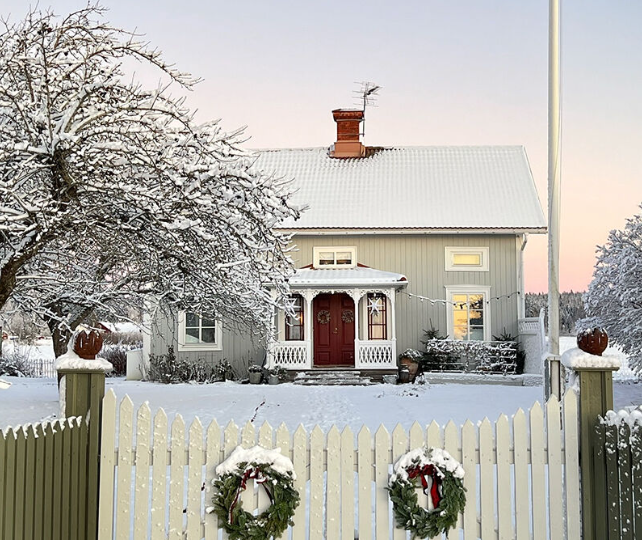 Украшаем дом и участок к Новому году: более 30 ярких решений