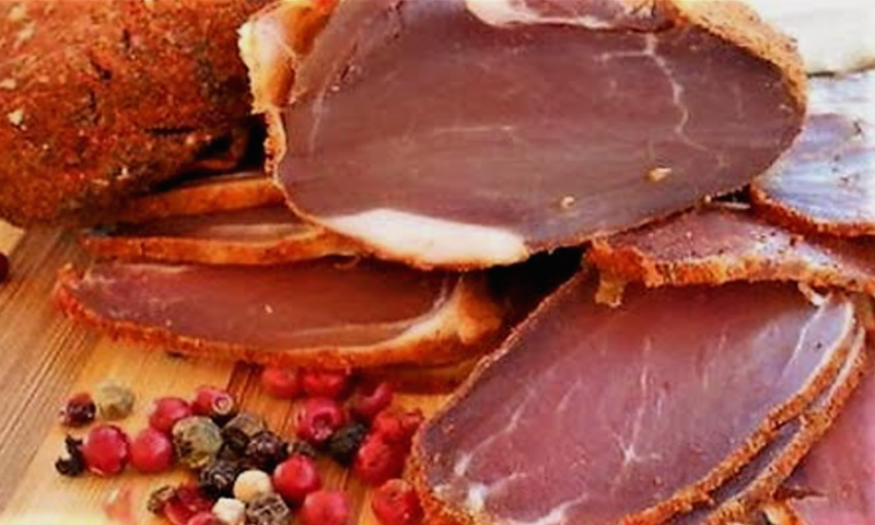 Забудьте про магазинную нарезку: вяленое мясо из свиной вырезки, мой новогодний рецепт, который проще оливье