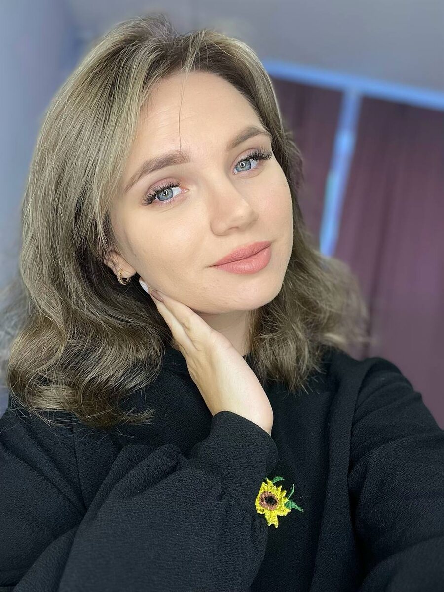 Ресницы + макияж.